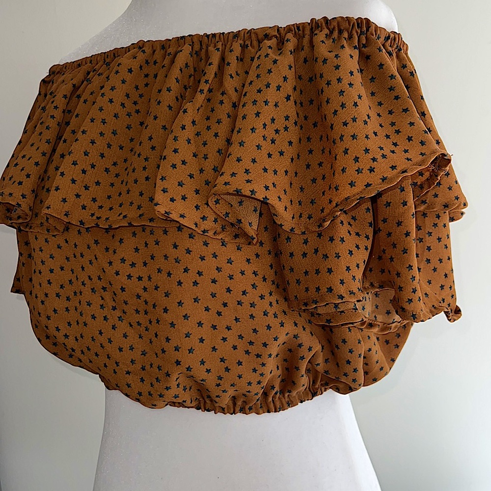 She + Sky Off-the-Shoulder Ruffle Crop - Picture 6 of 11